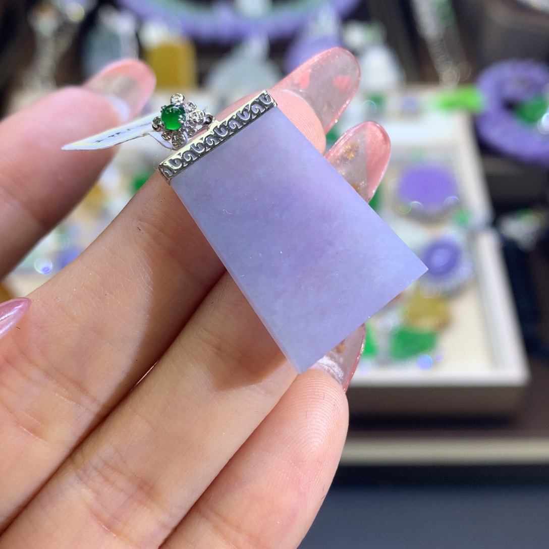 翡翠颈饰18K金镶嵌翡翠