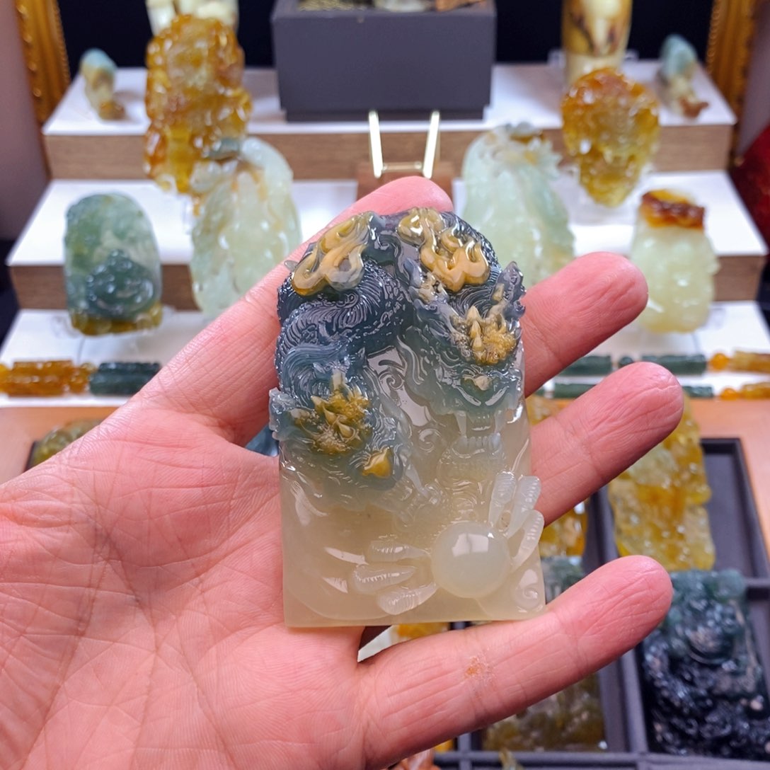 蛇纹石玉未镶嵌颈饰淼*