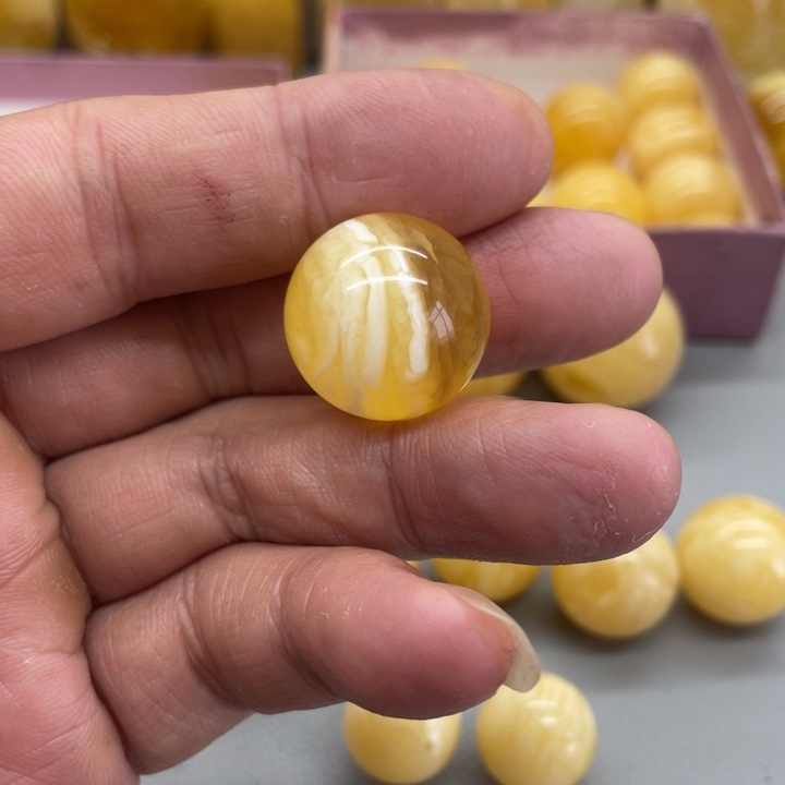 未镶嵌琥珀裸石圆珠