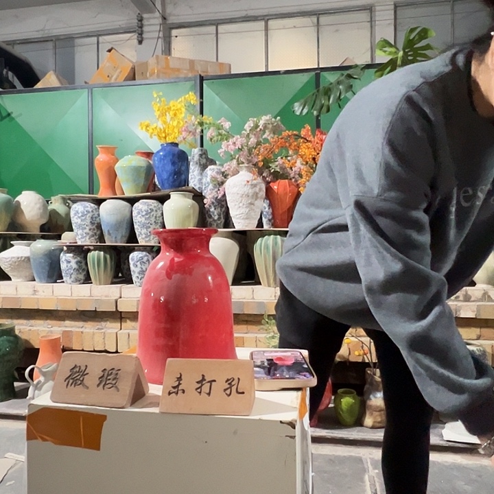 景德镇陶瓷花瓶工厂