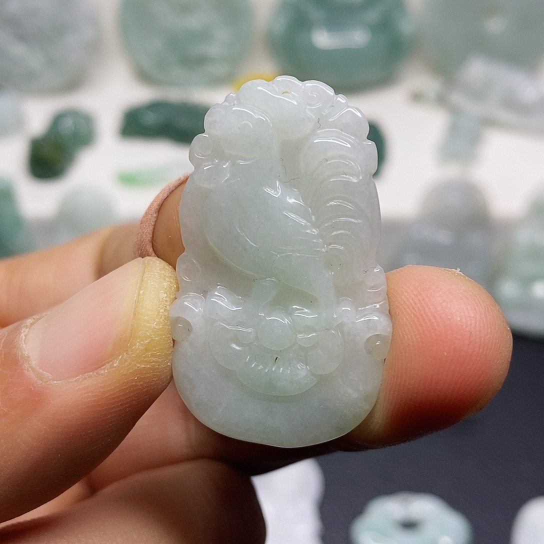 翡翠颈饰未镶嵌吊坠