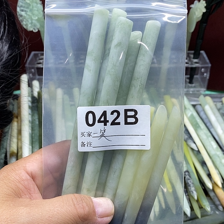 慎***笑蛇纹石玉合金发饰