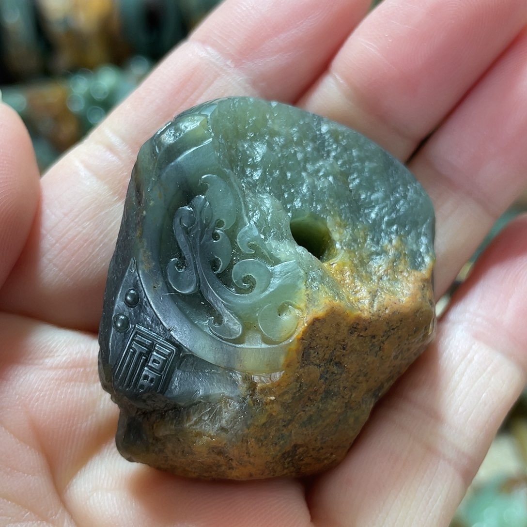 岫岩河磨玉（透闪石质玉）挂件未镶嵌