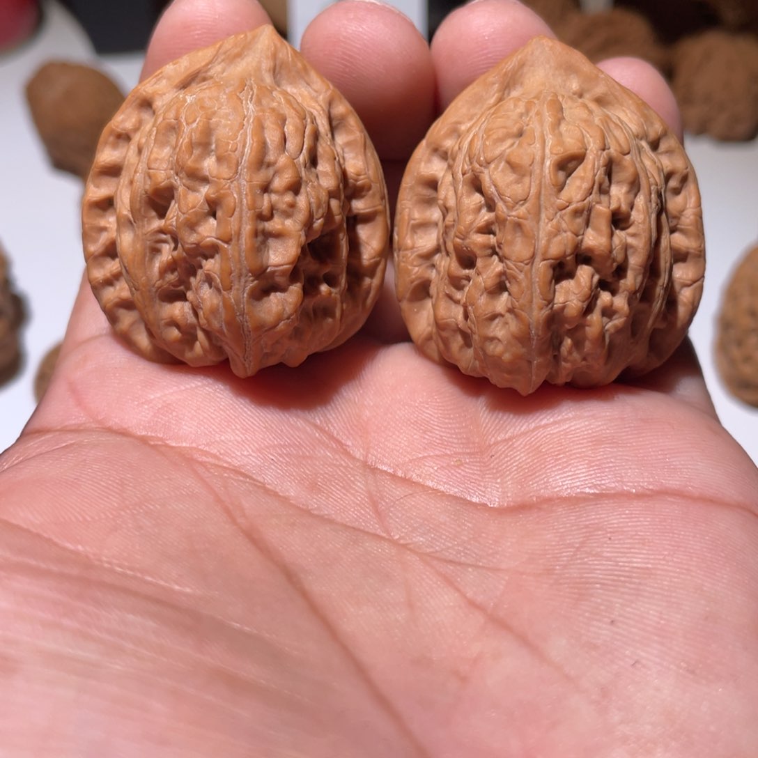 文玩核桃吊坠赤龙鸡心