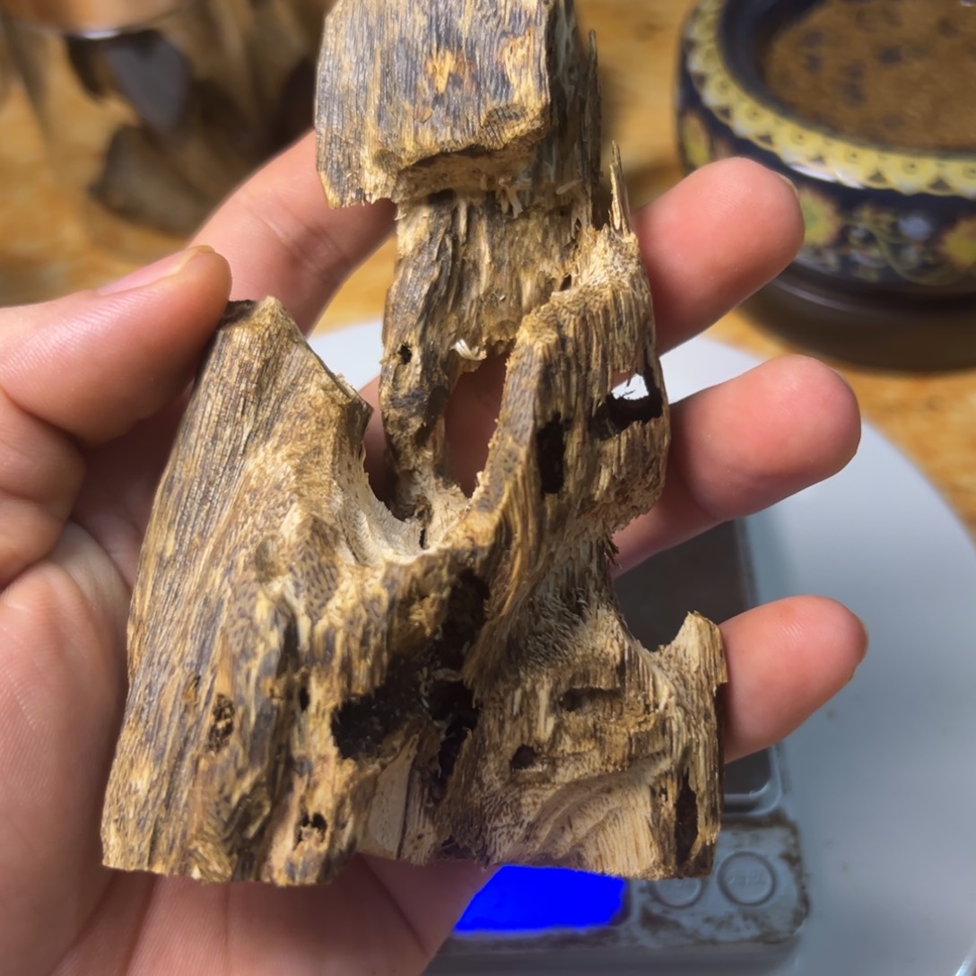 沉香碎屑沉香虫漏51克