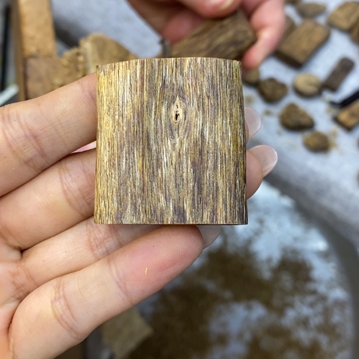 沉香沉香碎屑5.4 克陆河老料