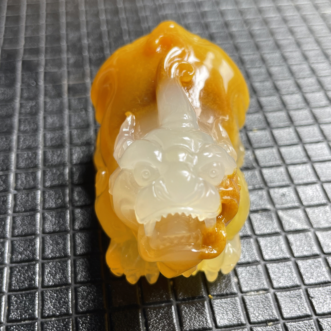 黄龙玉貔貅手把件