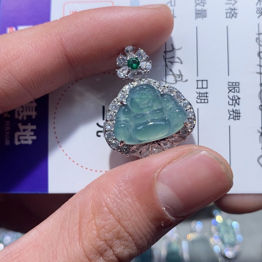 翡翠颈饰未镶嵌翡翠