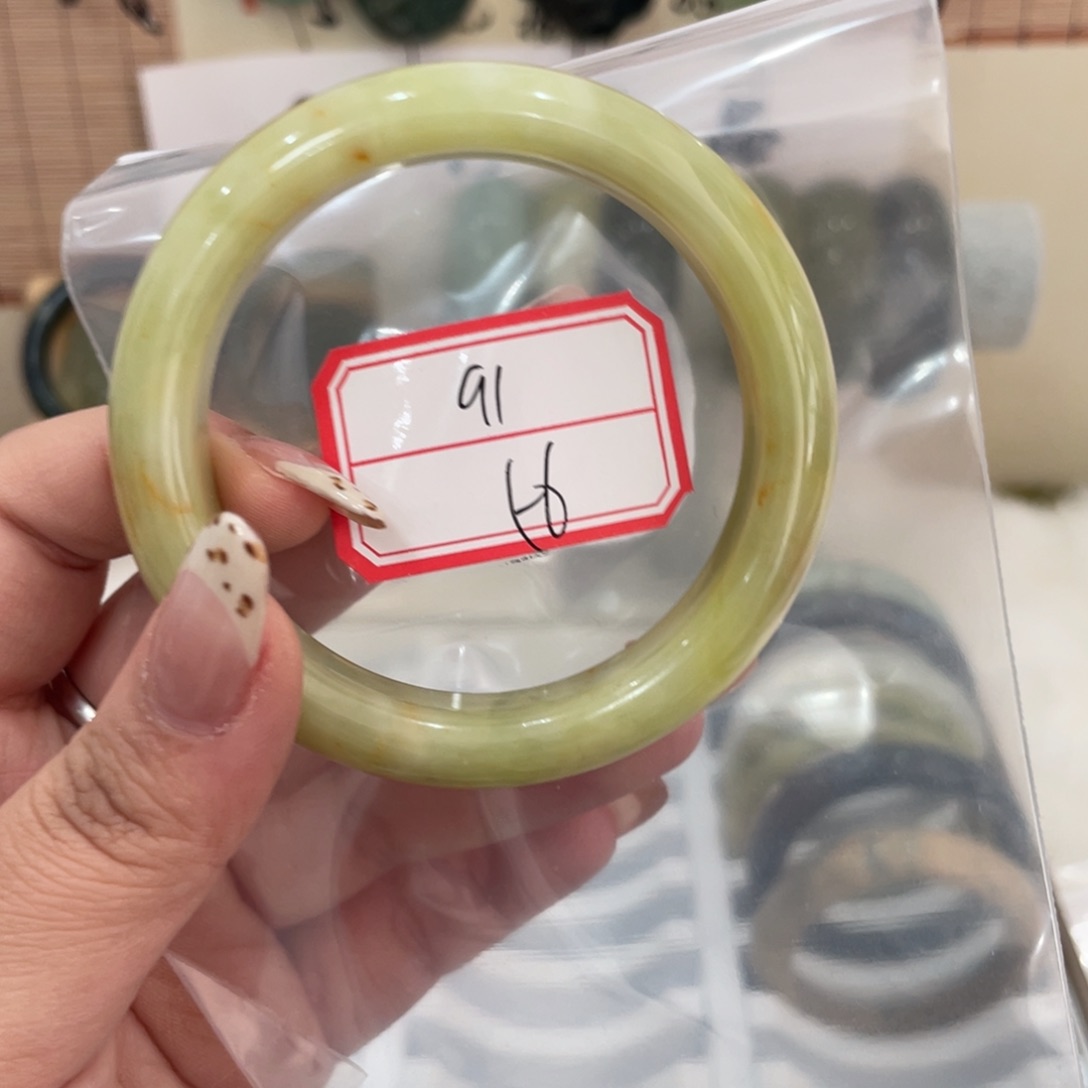 蛇纹石玉手镯未镶嵌
