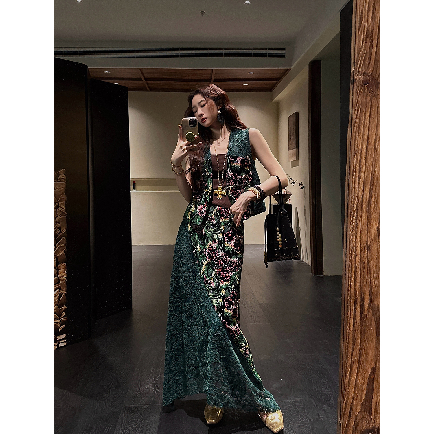 三吉黑花【十三渡】100桑蚕丝丝绒绣花定巨好看的两件套套装高级