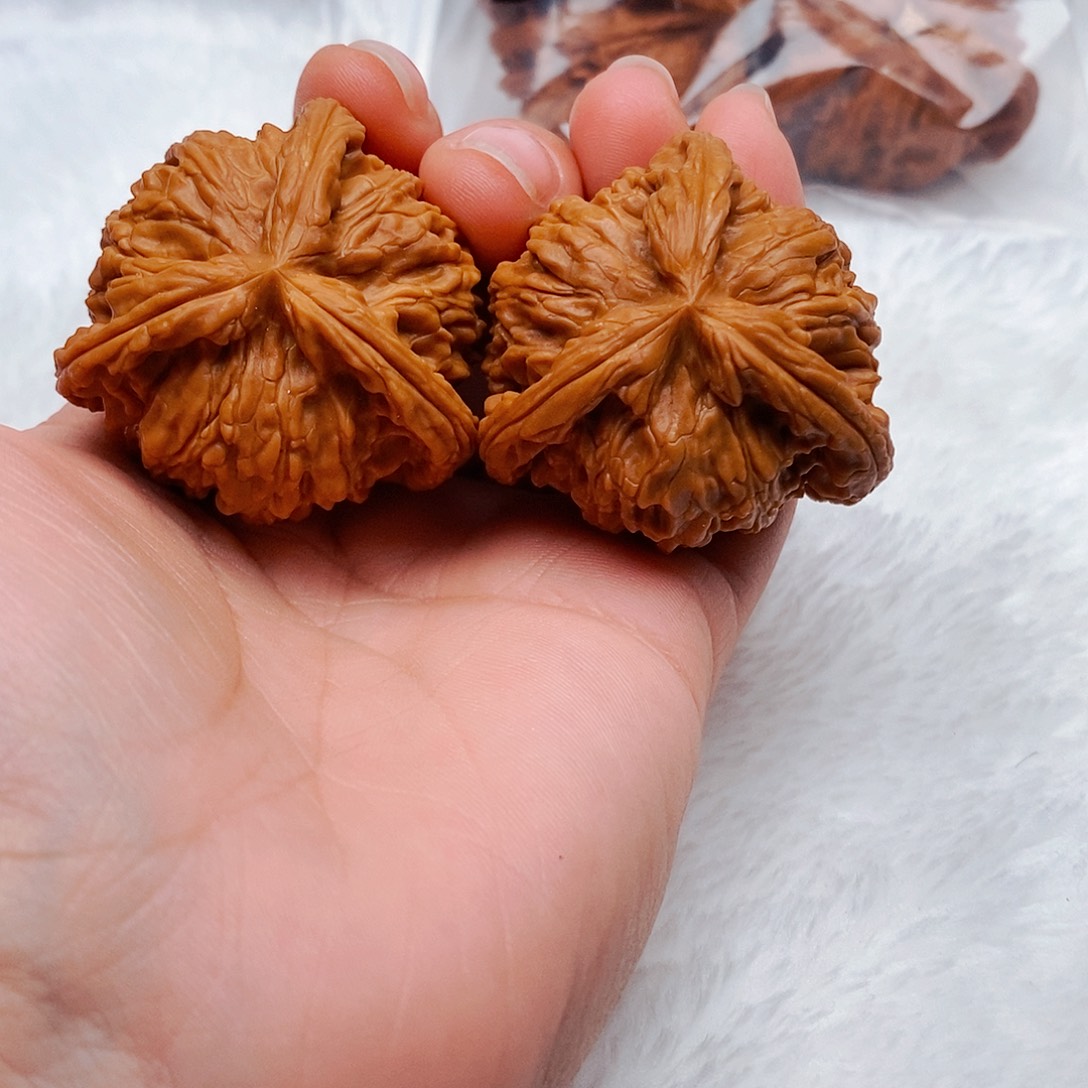 ****驴文玩核桃吊坠三棱