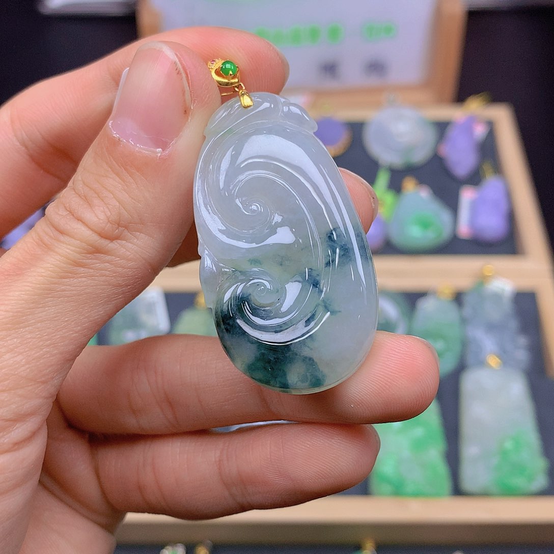 翡翠颈饰18K金镶嵌翡翠