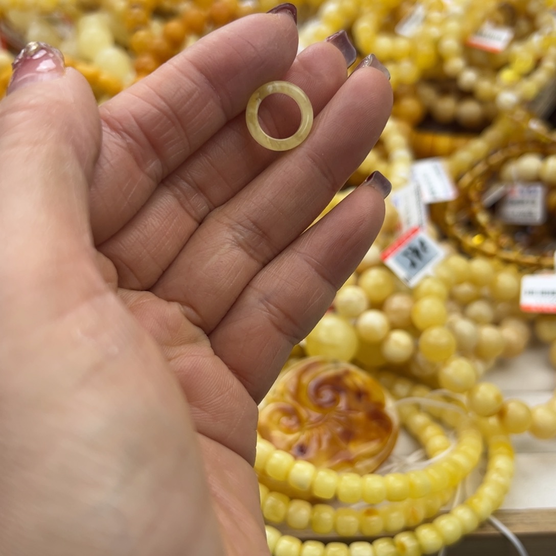 琥珀珠宝奇石未镶嵌