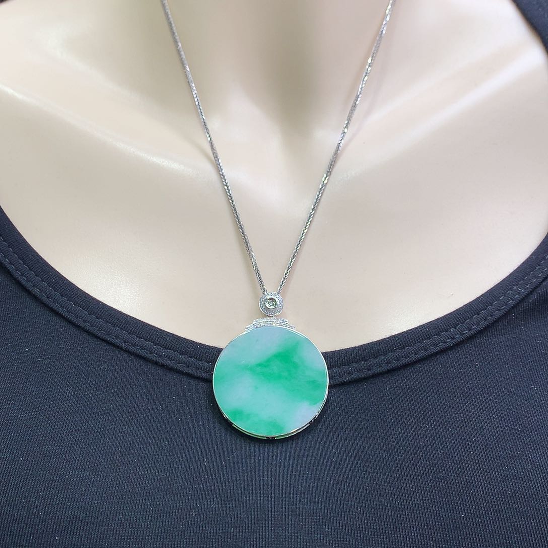 翡翠18K金镶嵌颈饰圆牌