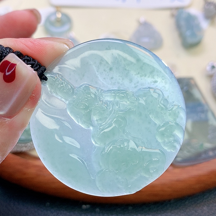 翡翠颈饰未镶嵌翡翠