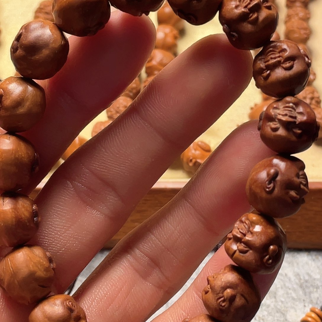 龙纹桃核雕刻笑佛（非全品）