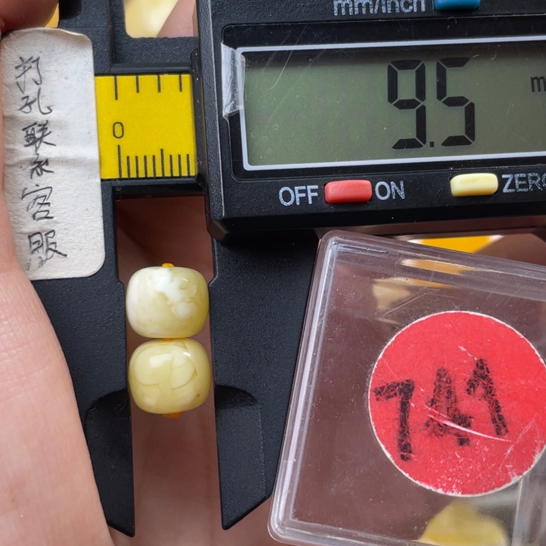 毛***桃蜜蜡未镶嵌珠宝奇石微瑕