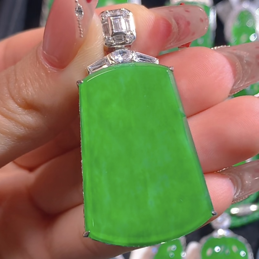 天然翡翠A货吊坠