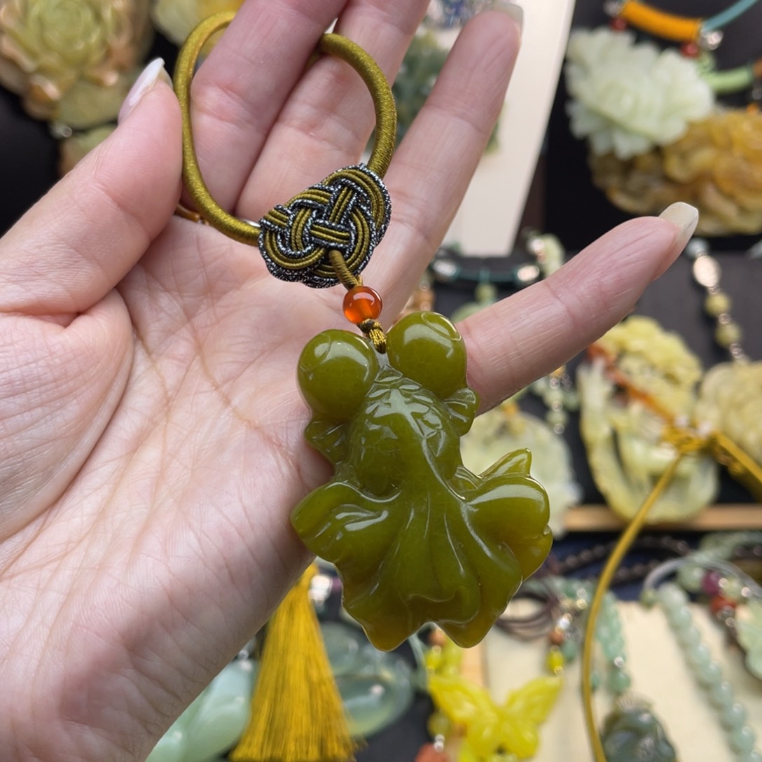 蛇纹石玉颈饰未镶嵌