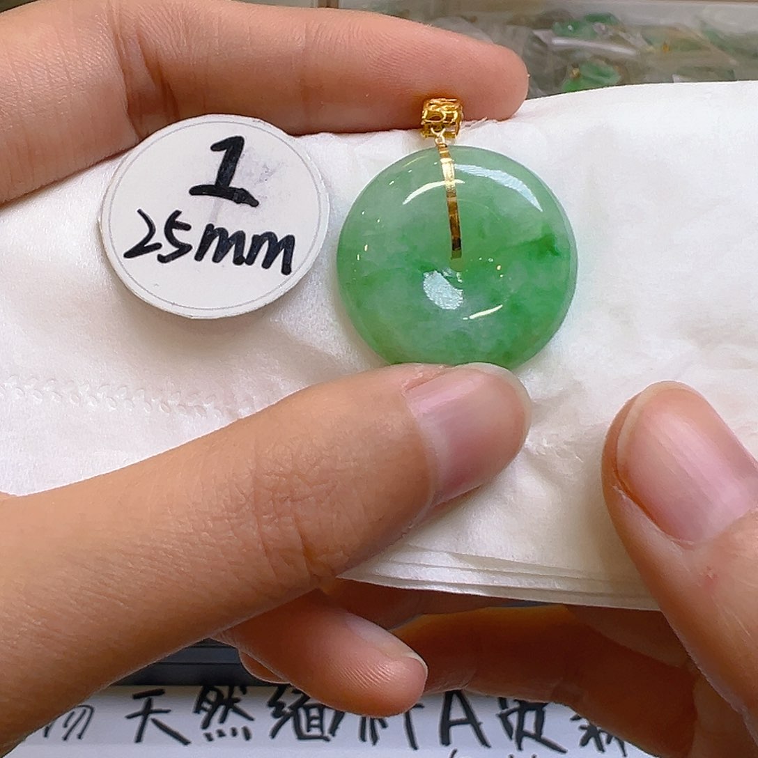 翡翠颈饰18K金镶嵌翡翠