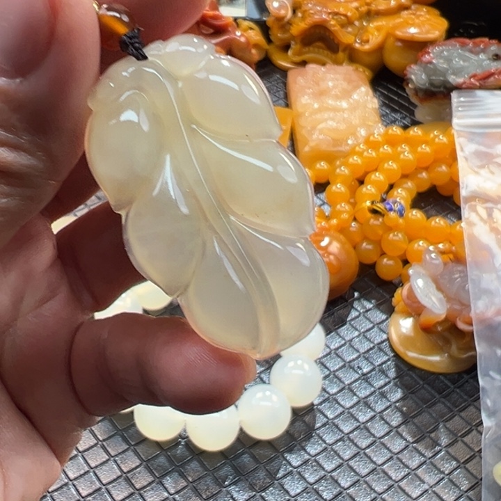 石英质玉（黄龙玉）颈饰未镶嵌