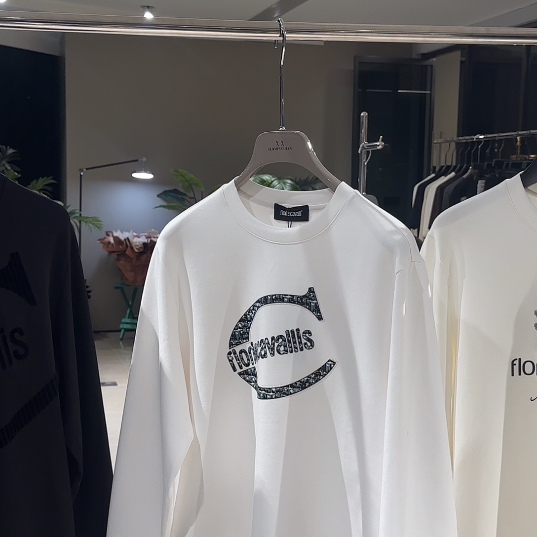 小***819063，52尺码的白色卫衣