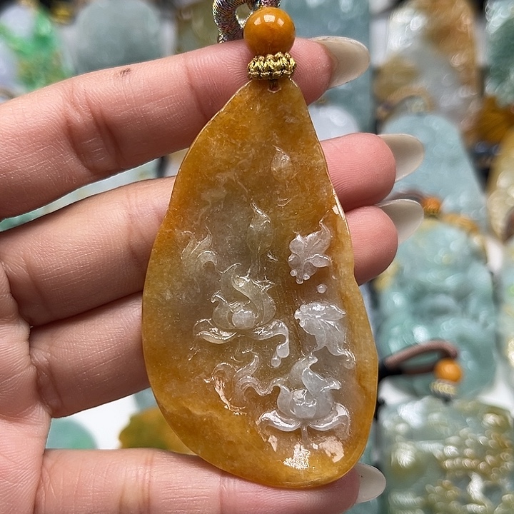 翡翠未镶嵌颈饰花开富贵