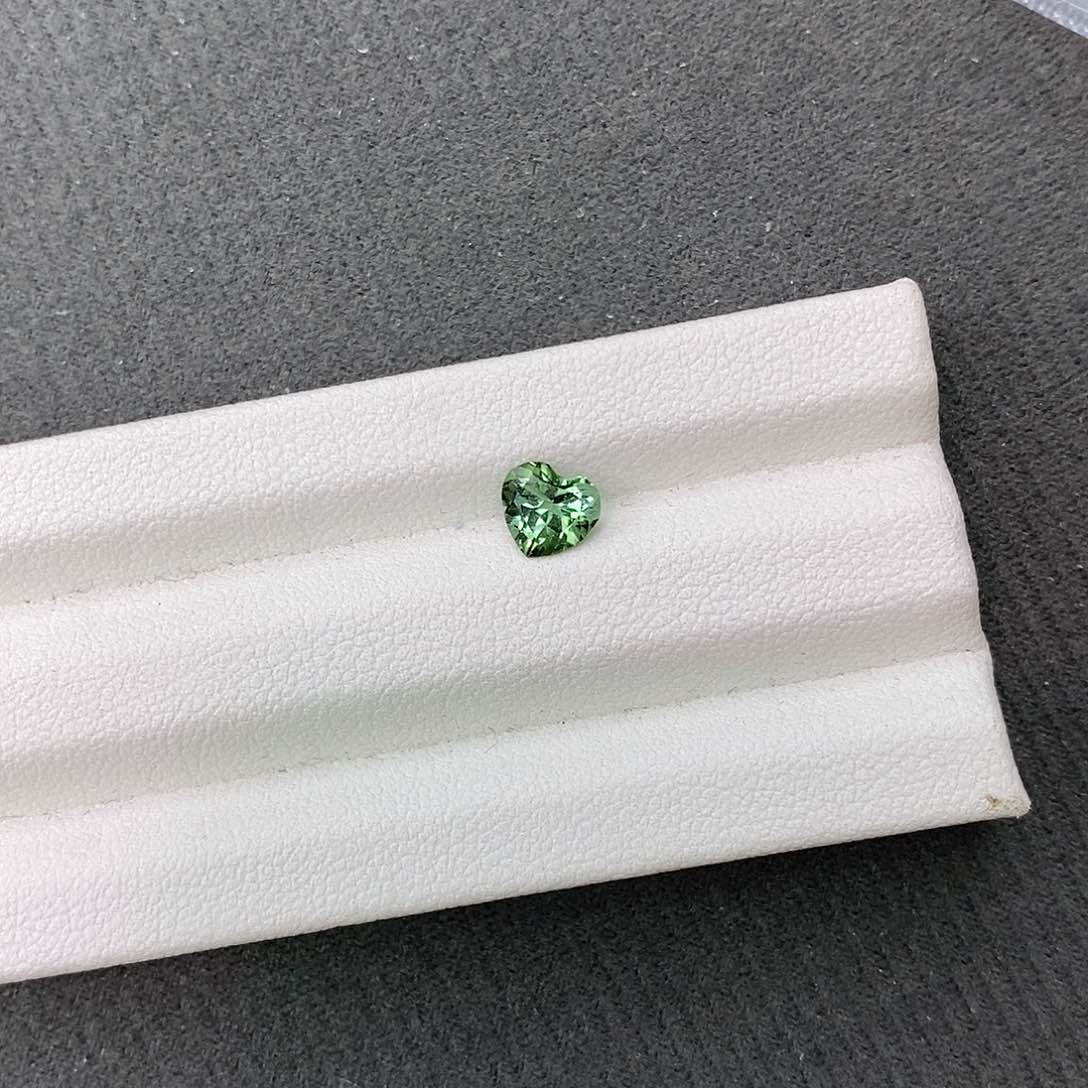 碧玺裸石未镶嵌心形薄荷绿碧玺