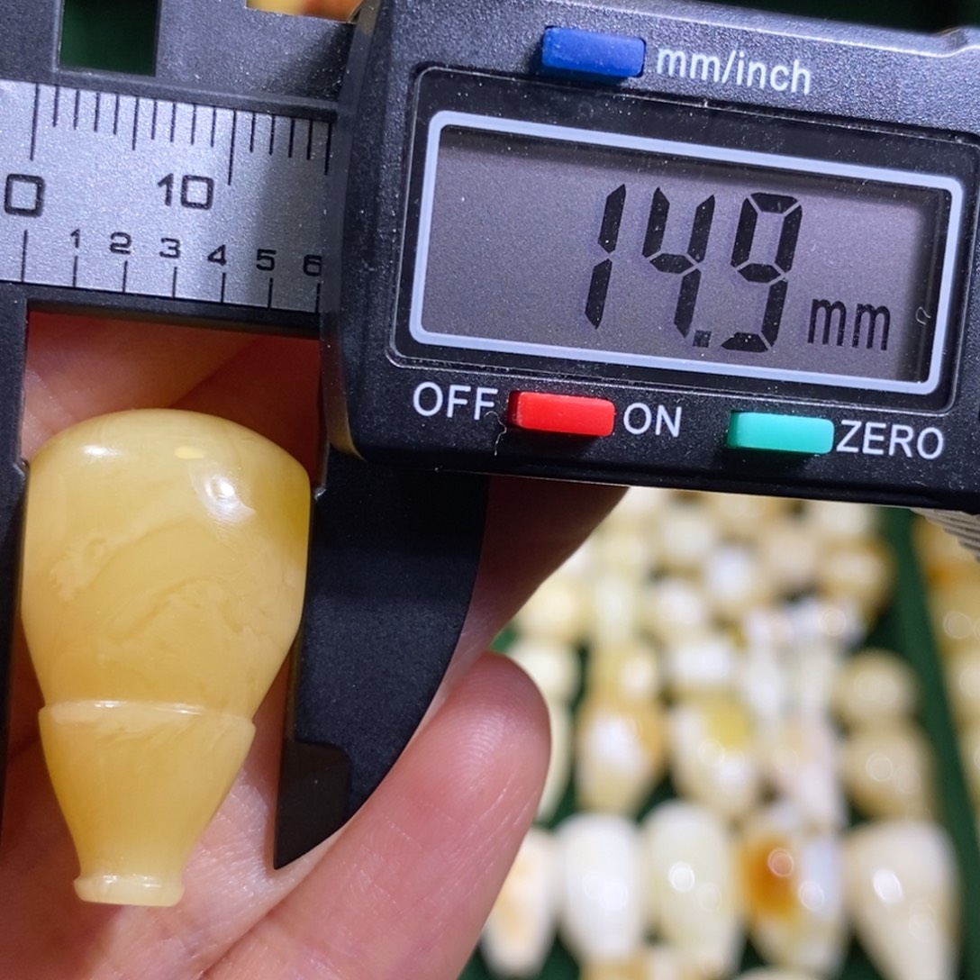 蜜蜡未镶嵌裸石配饰