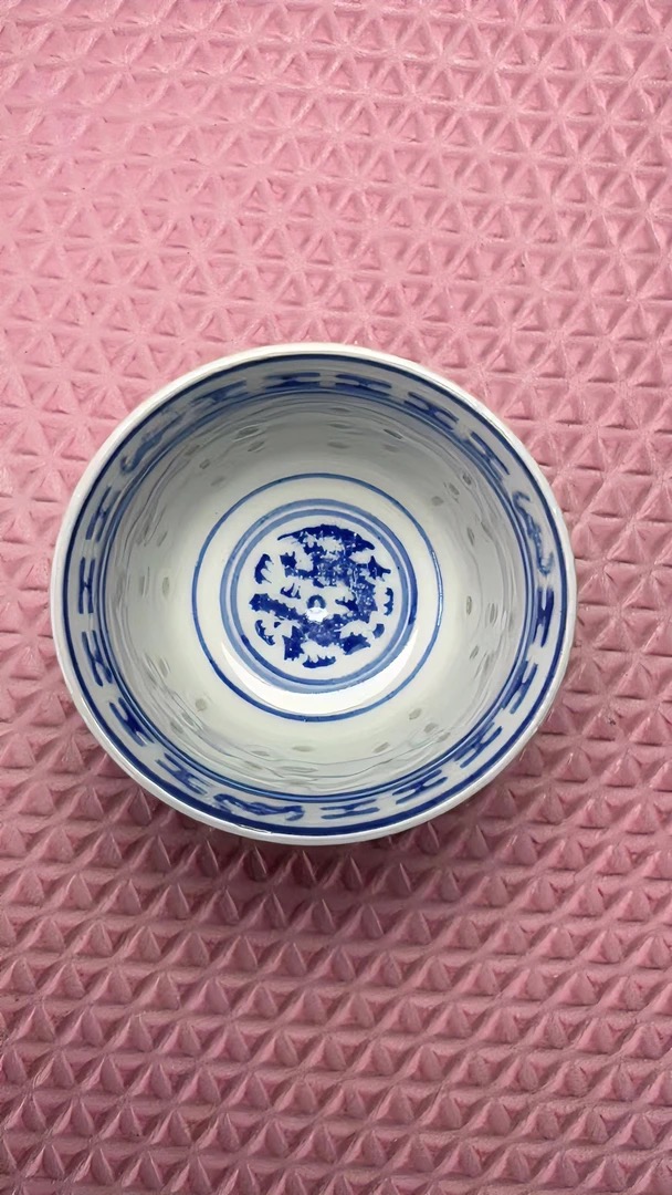 中国景德镇龙心玲珑杯龙纹主人杯