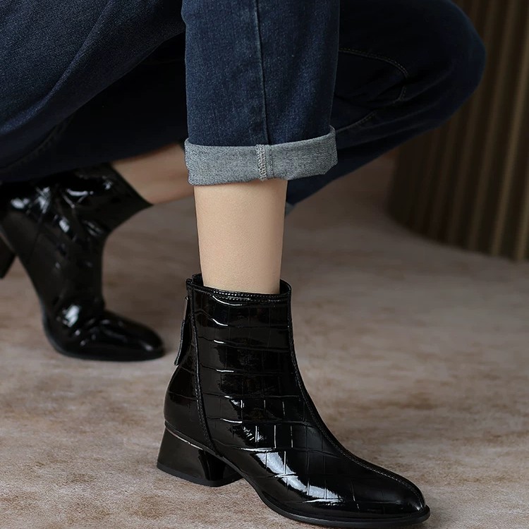 2010漆皮短靴女高跟秋冬季新款女靴粗跟及踝靴小短靴方头靴子