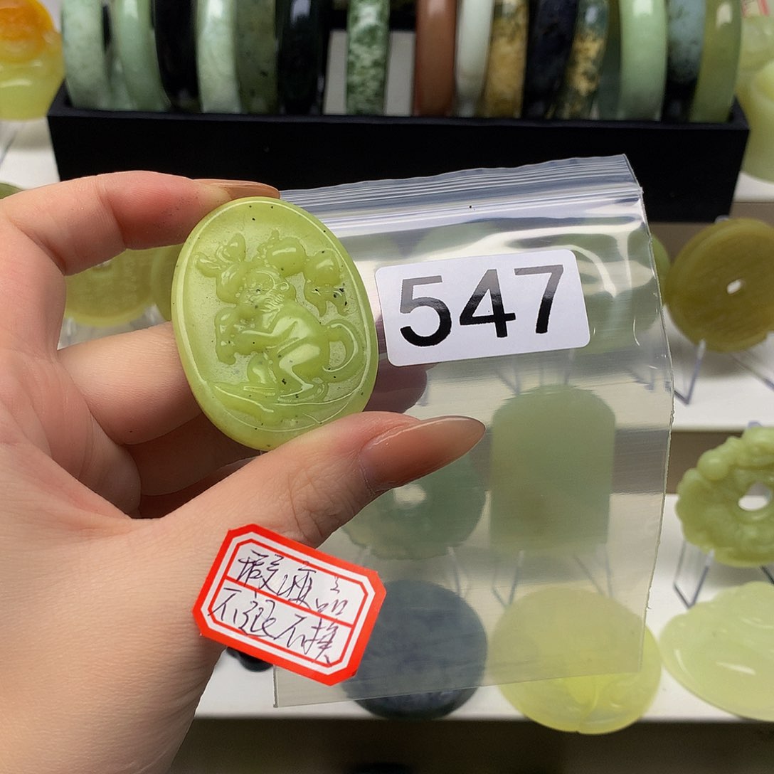 蛇纹石玉颈饰未镶嵌