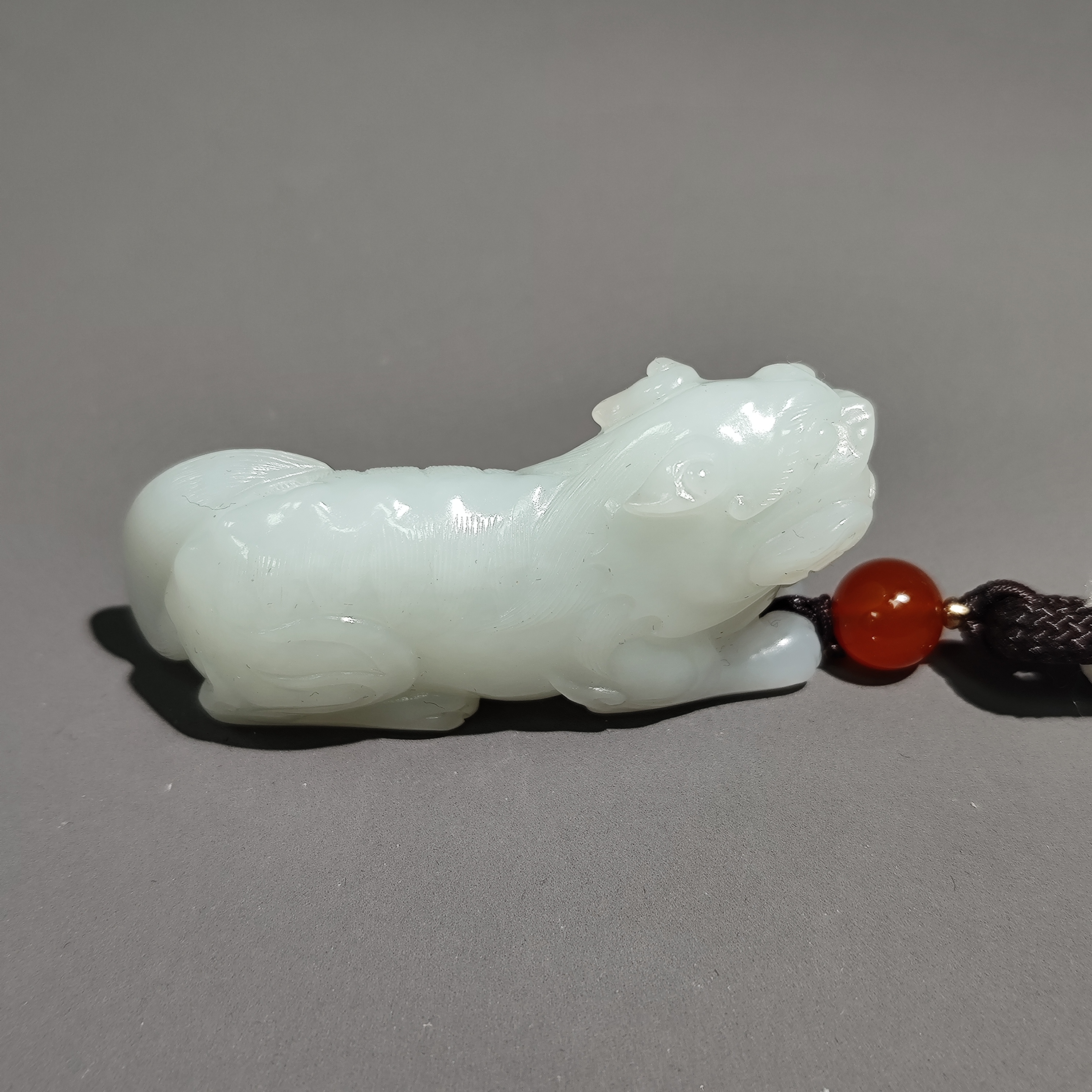 清代和田玉瑞兽把件