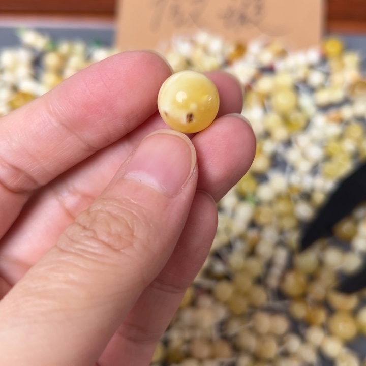 蜜蜡未镶嵌裸石12.1mm一个