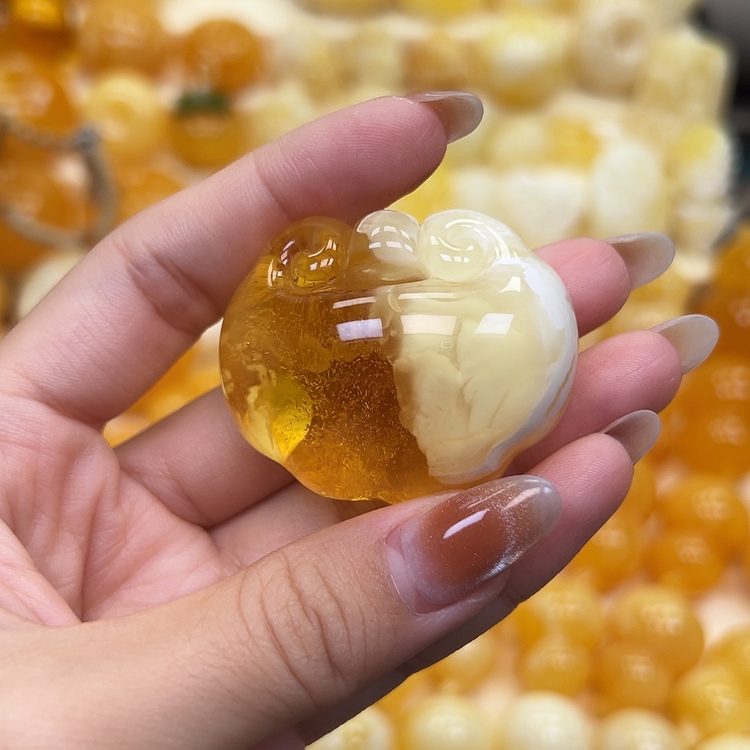 紫***儿琥珀未镶嵌颈饰蜜蜡