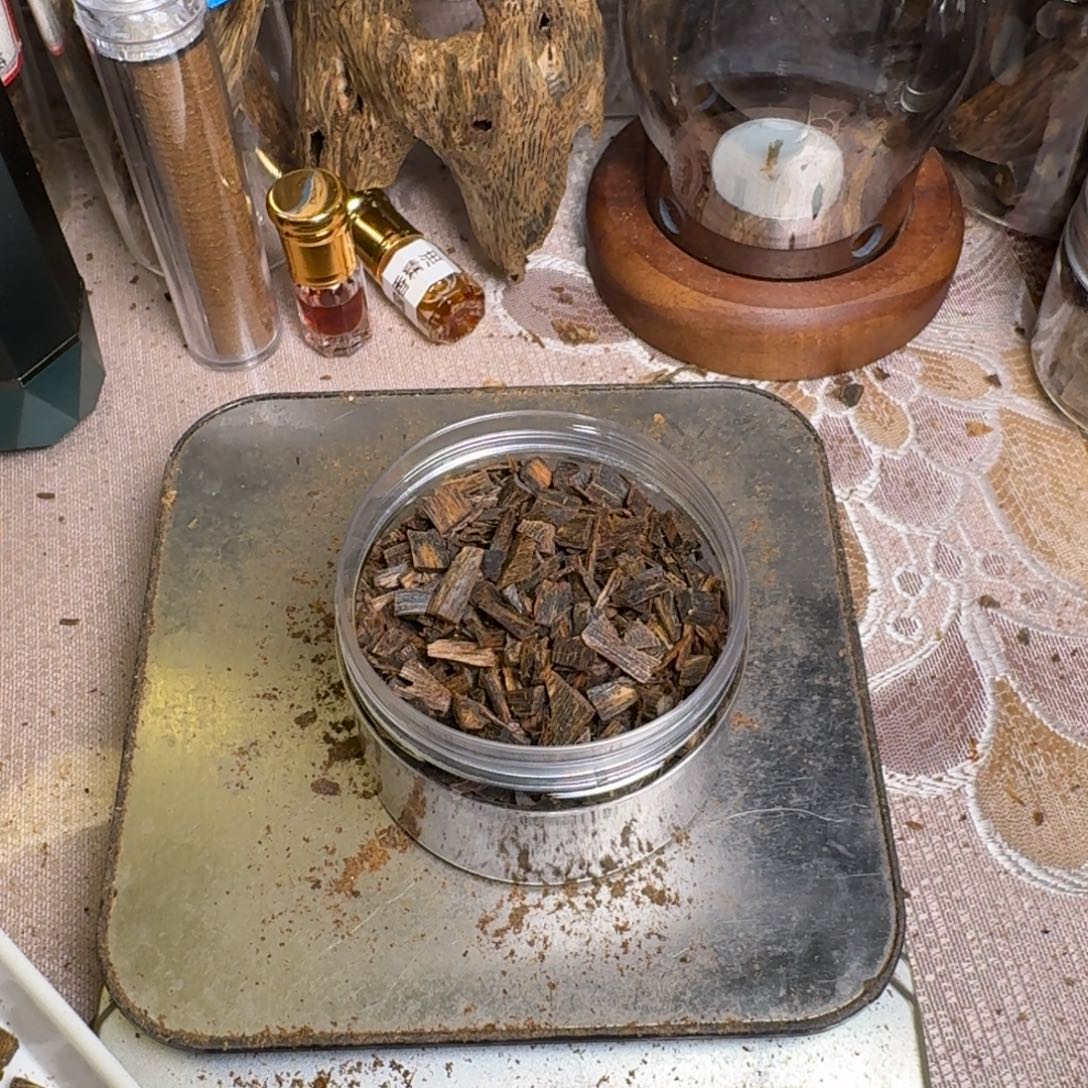 沉香碎屑沉香沉香奇楠张勺子沉水切料