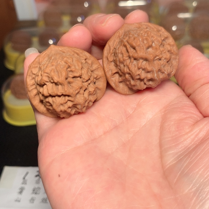 文玩核桃吊坠37尺老瓷娃有色差