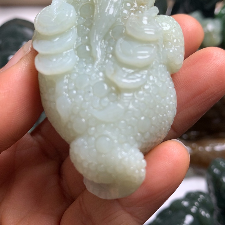 人***己和田玉未镶嵌颈饰