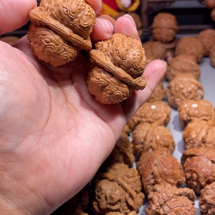 蛤蟆头雕刻的金蟾