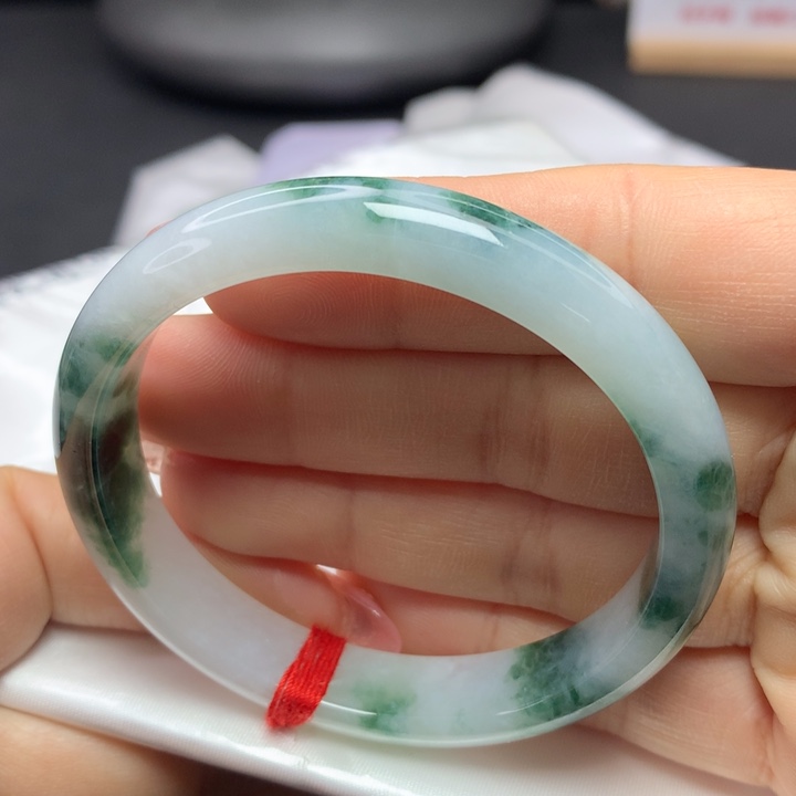 翡翠手镯（贵妃镯）未镶嵌55555656