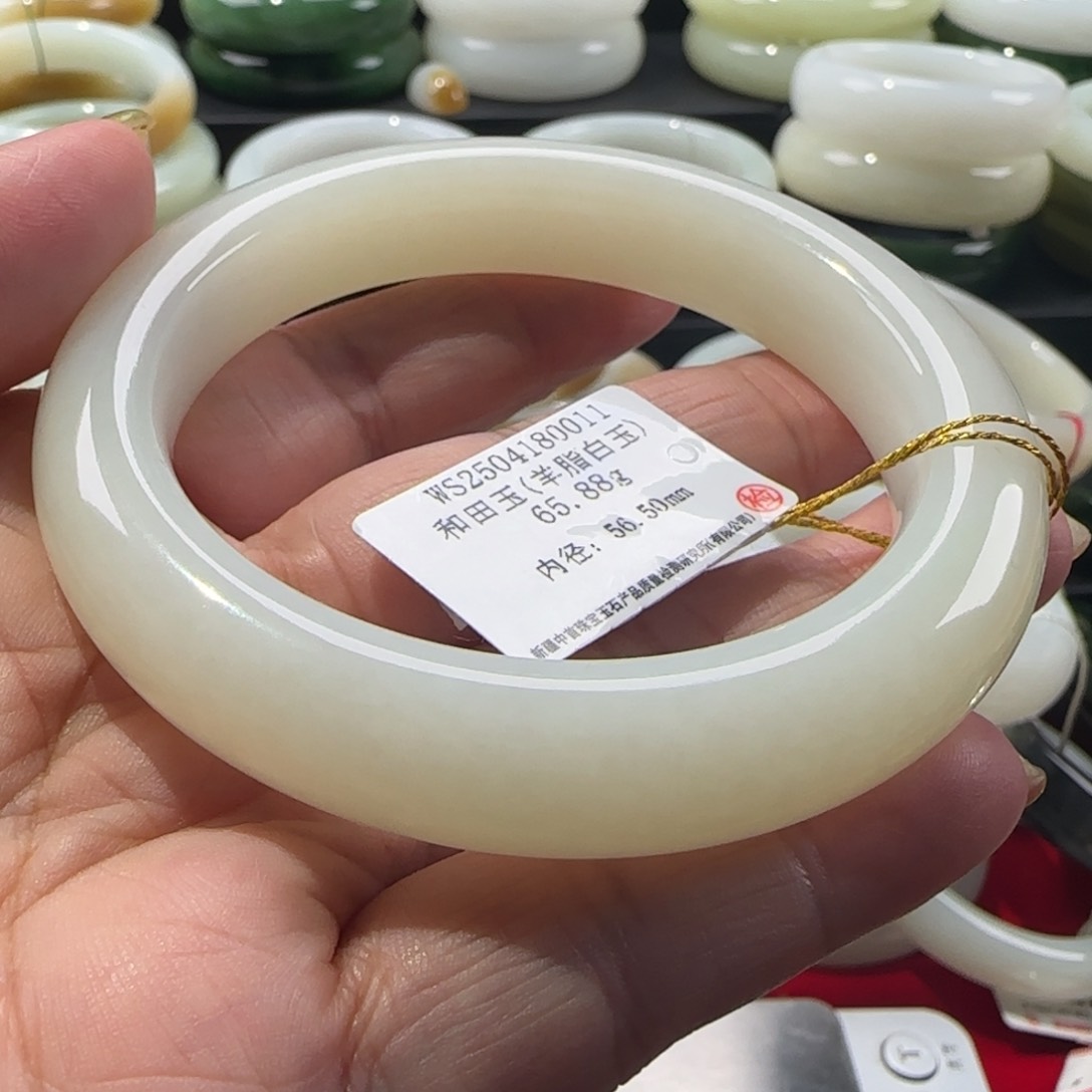 和田玉手镯未镶嵌花****圆