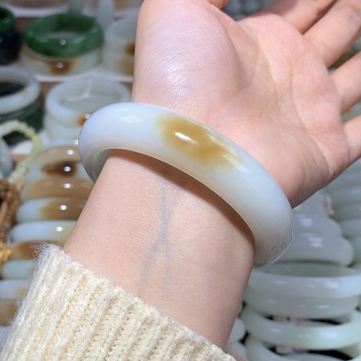 和田玉手镯未镶嵌56