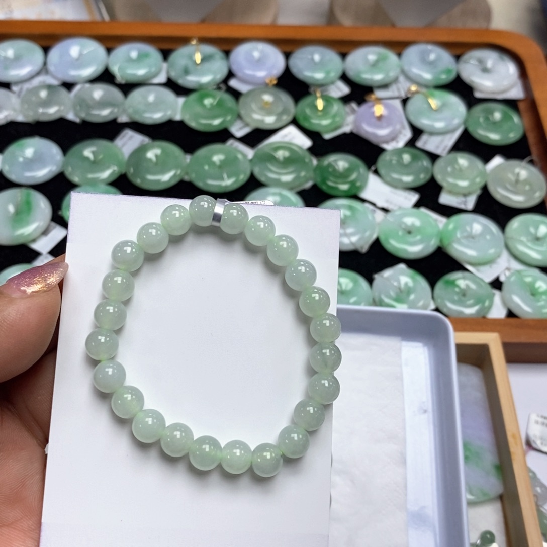 翡翠颈饰未镶嵌手串