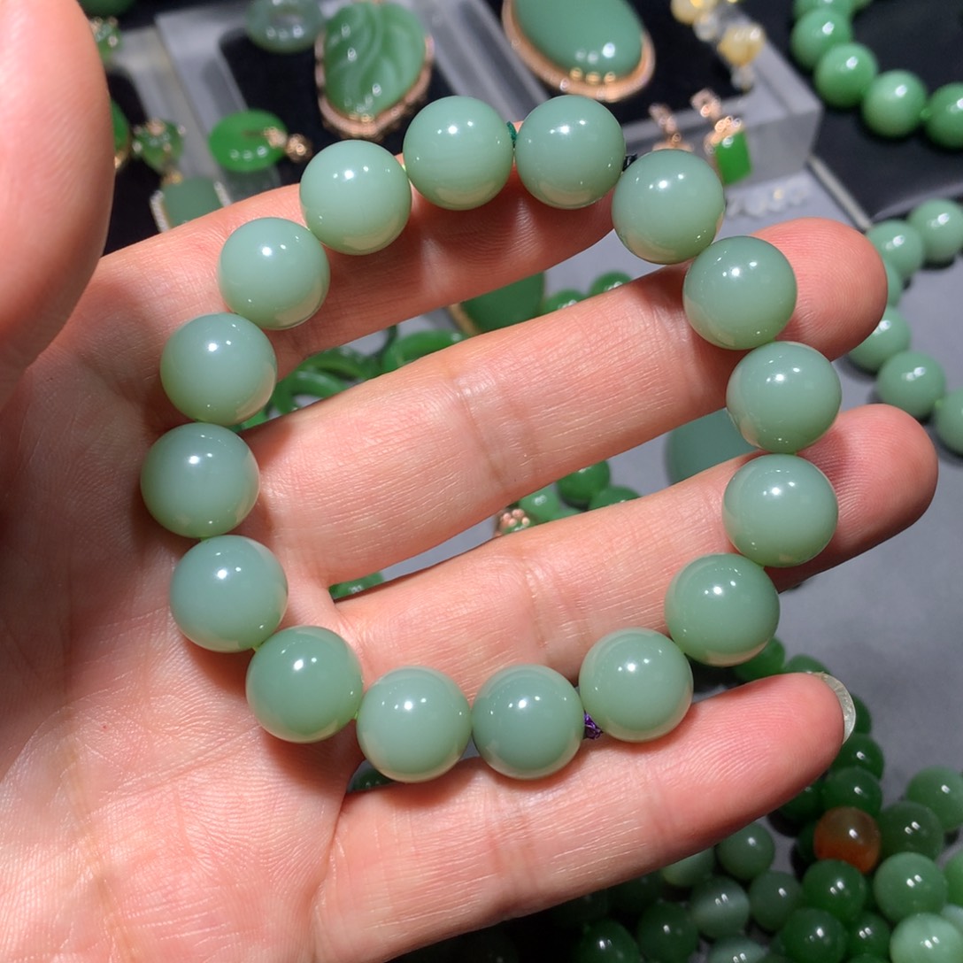 未镶嵌和田玉（碧玉）手链H****n