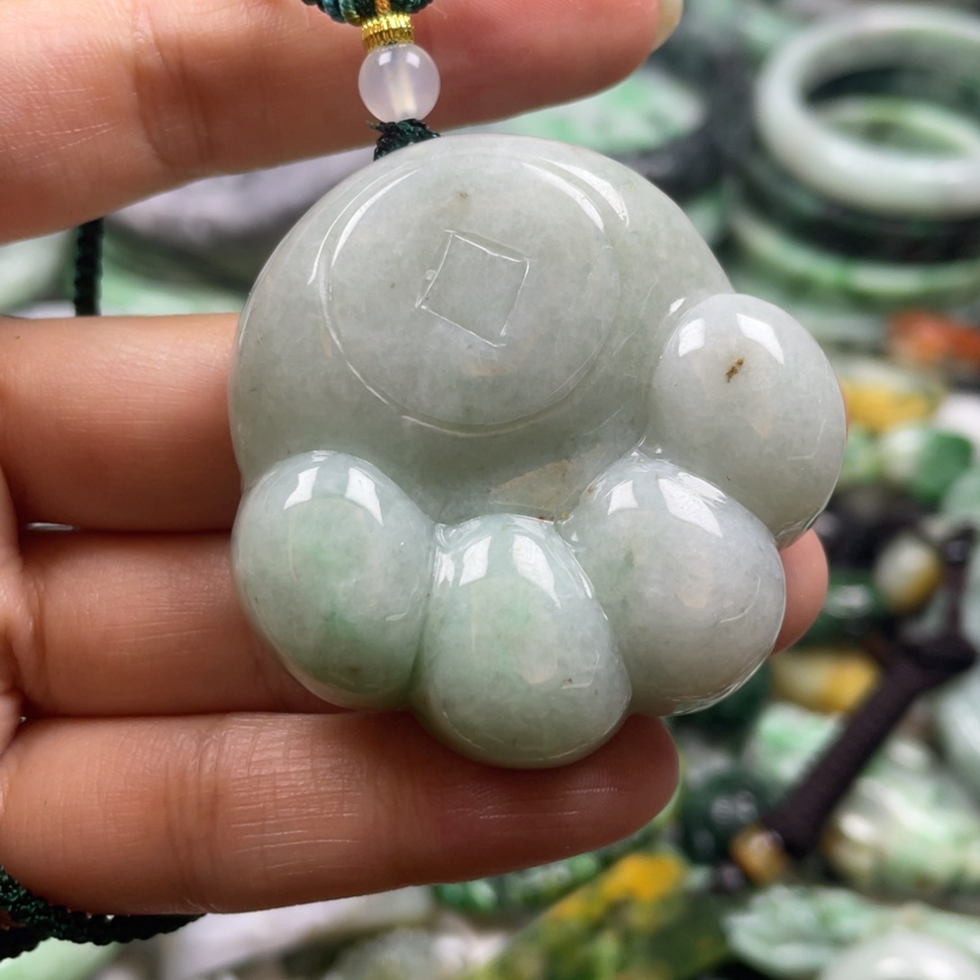 翡翠未镶嵌颈饰牌子