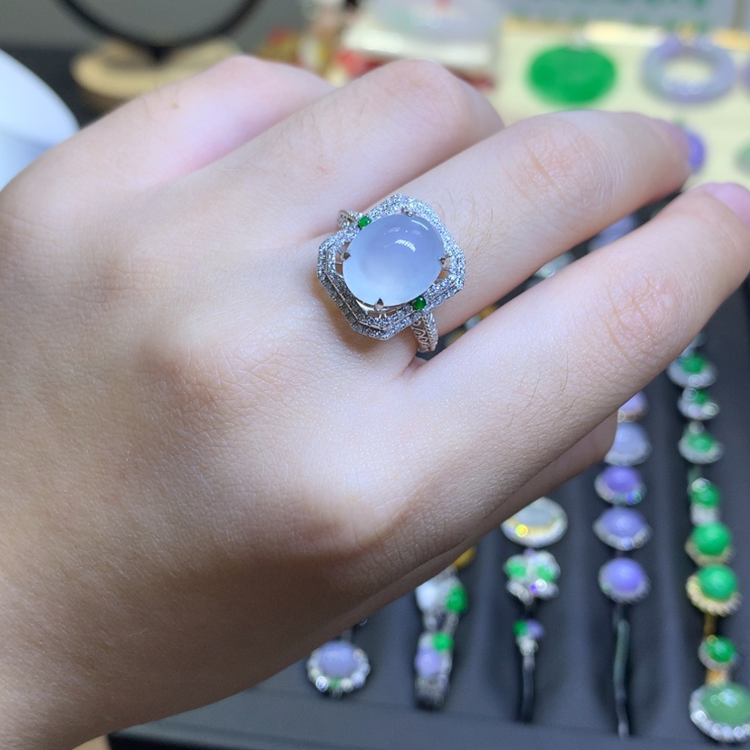 翡翠18K金镶嵌颈饰翡翠