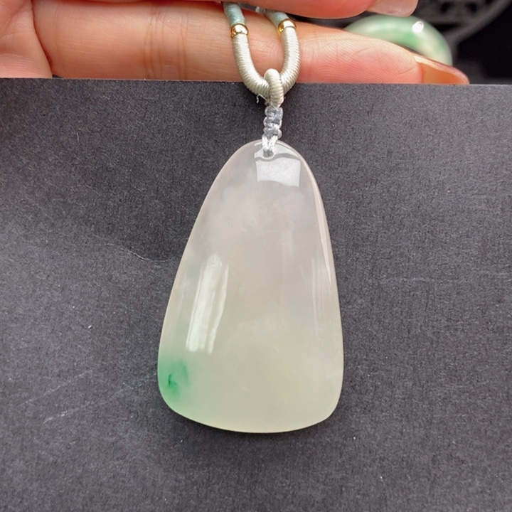 石英质玉未镶嵌颈饰