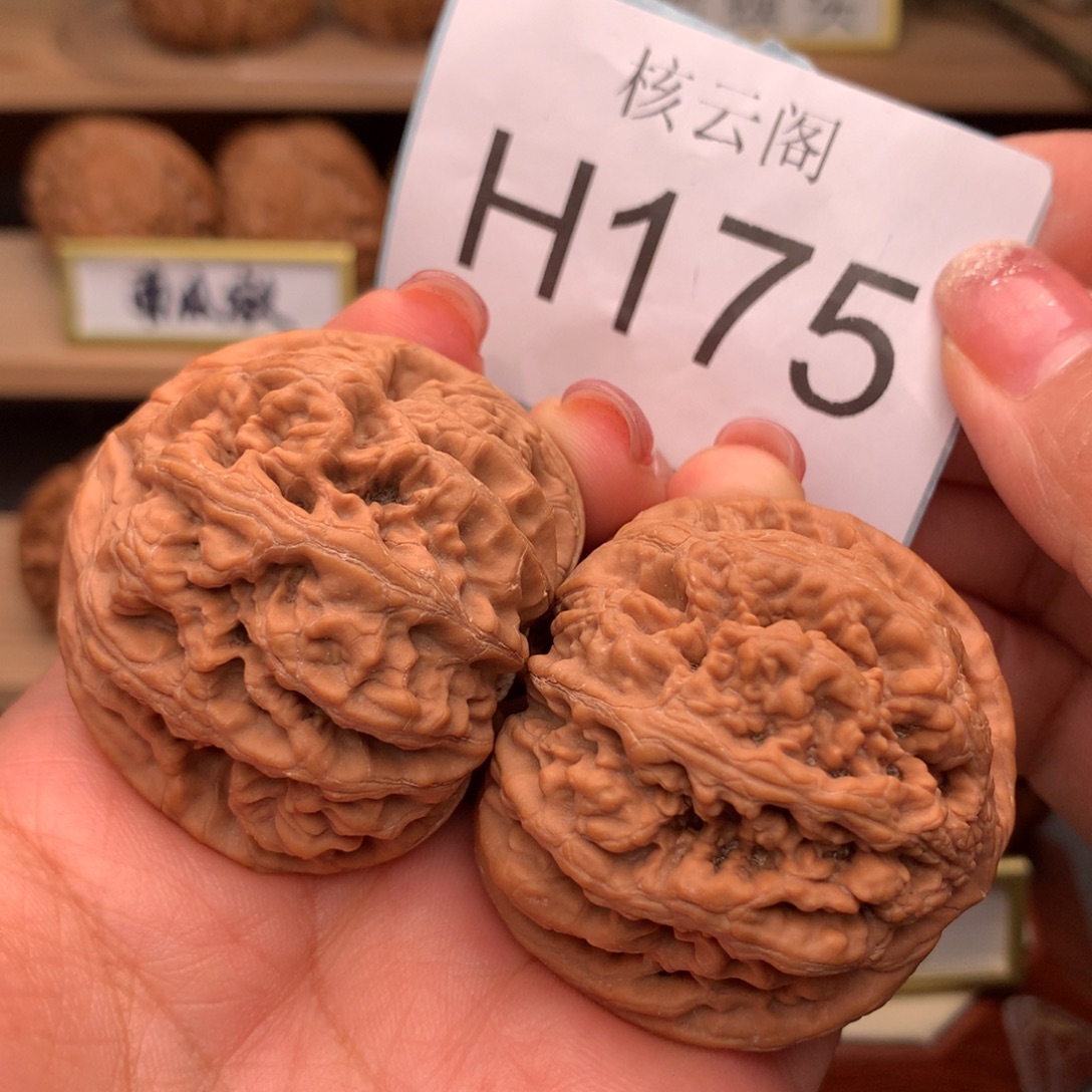 牛***妈文玩核桃吊坠46全品大粗筋