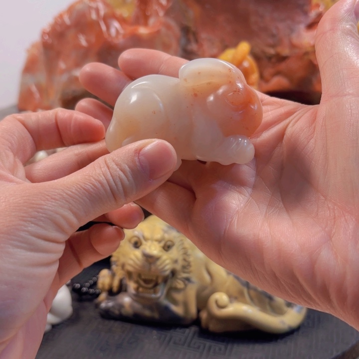 寿山石兔子手把件