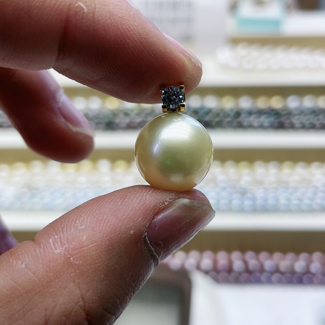 海水珍珠颈饰18K金镶嵌